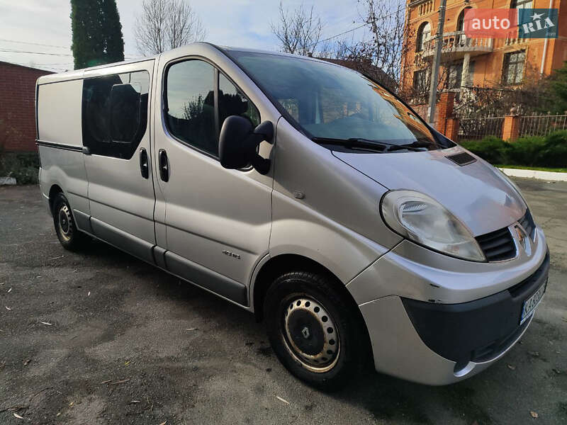 Грузопассажирский фургон Renault Trafic 2012 в Киеве фото 21 Грузопассажирский фургон Renault Trafic 2012 в Киеве