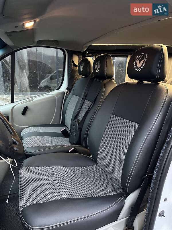 Минивэн Renault Trafic 2007 в Тячеве