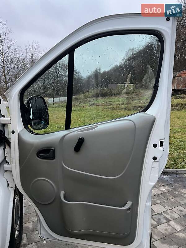 Минивэн Renault Trafic 2007 в Тячеве