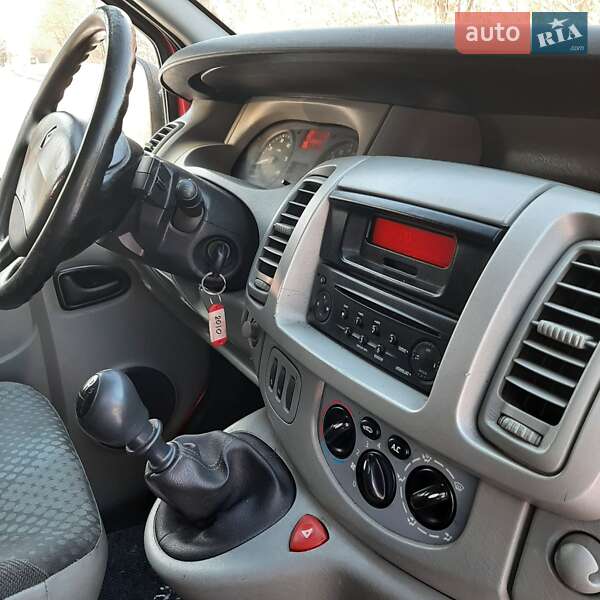 Грузопассажирский фургон Renault Trafic 2010 в Полтаве