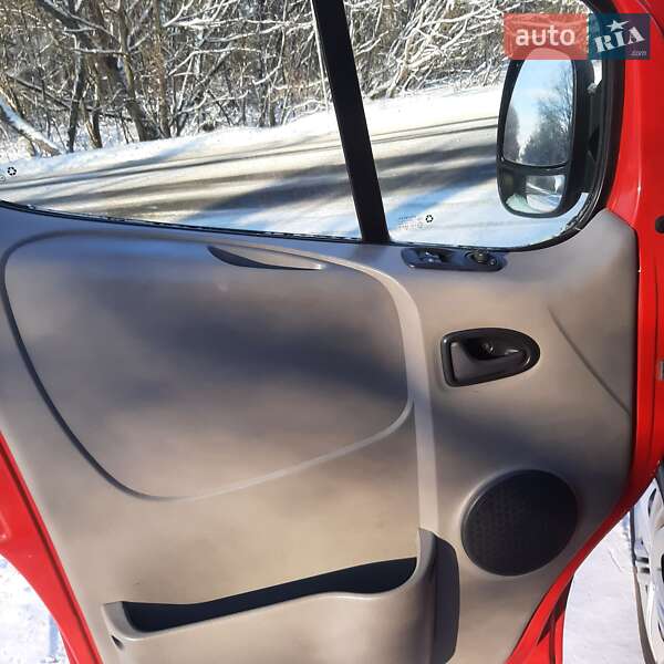 Грузопассажирский фургон Renault Trafic 2010 в Полтаве