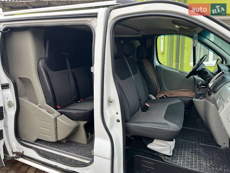 Вантажопасажирський фургон Renault Trafic 2014 в Чернівцях