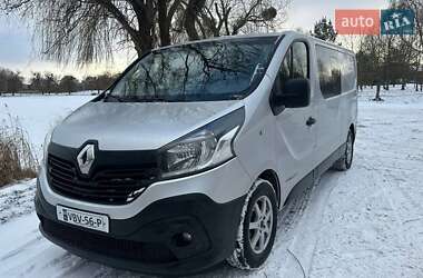 Вантажопасажирський фургон Renault Trafic 2015 в Рівному