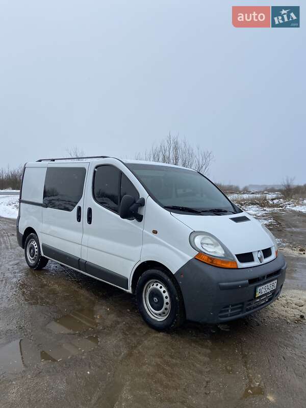 Грузовой фургон Renault Trafic 2005 в Ратным