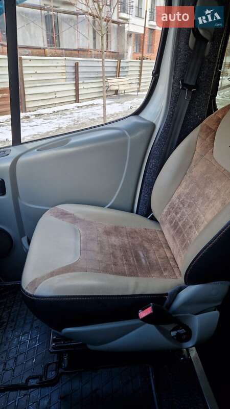 Мінівен Renault Trafic 2010 в Самборі