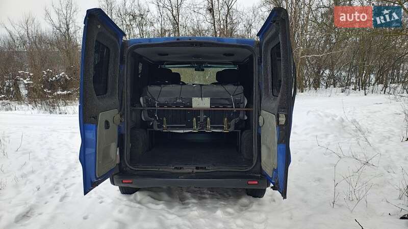 Грузопассажирский фургон Renault Trafic 2004 в Смеле