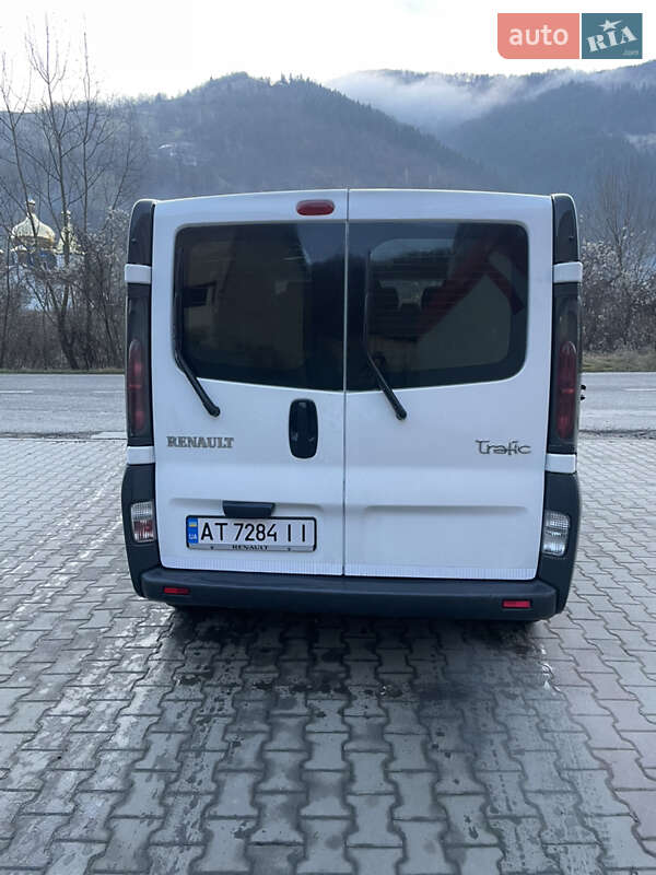 Минивэн Renault Trafic 2006 в Буковеле
