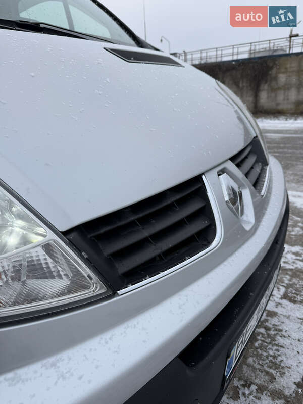 Минивэн Renault Trafic 2008 в Миргороде