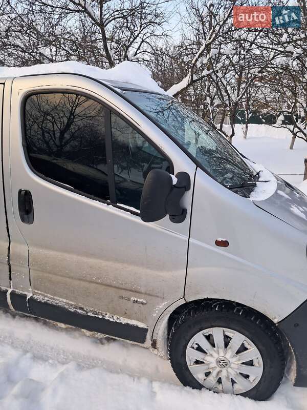 Грузопассажирский фургон Renault Trafic 2005 в Золочеве