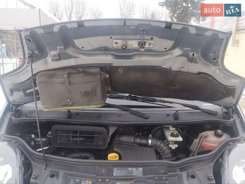 Минивэн Renault Trafic 2012 в Дубно