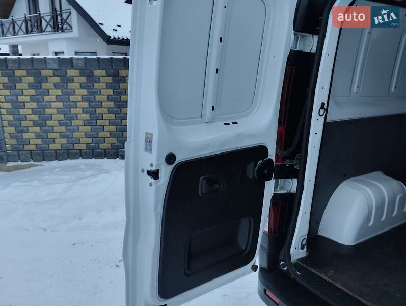 Грузопассажирский фургон Renault Trafic 2019 в Дубно