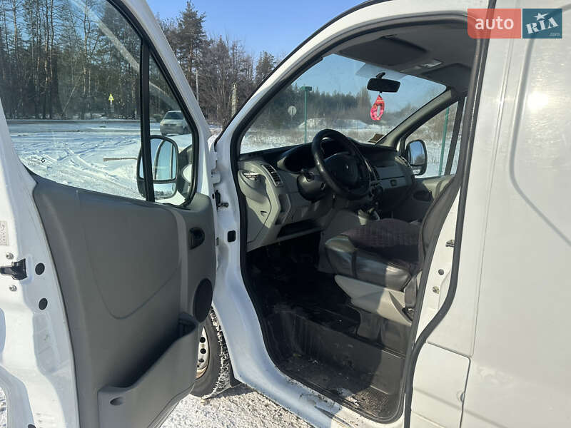 Грузовой фургон Renault Trafic 2011 в Савинцах
