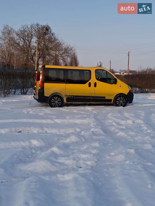 Минивэн Renault Trafic 2006 в Валках