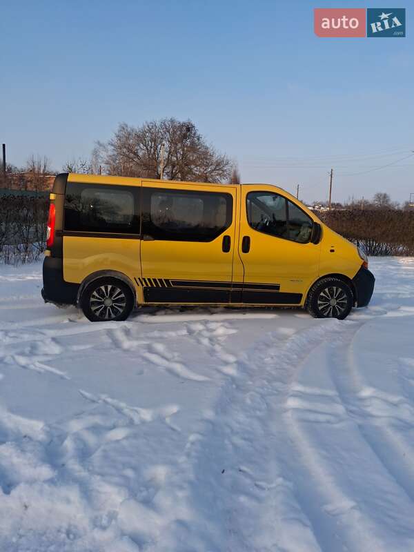 Минивэн Renault Trafic 2006 в Валках