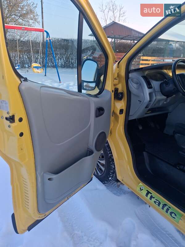 Минивэн Renault Trafic 2006 в Валках