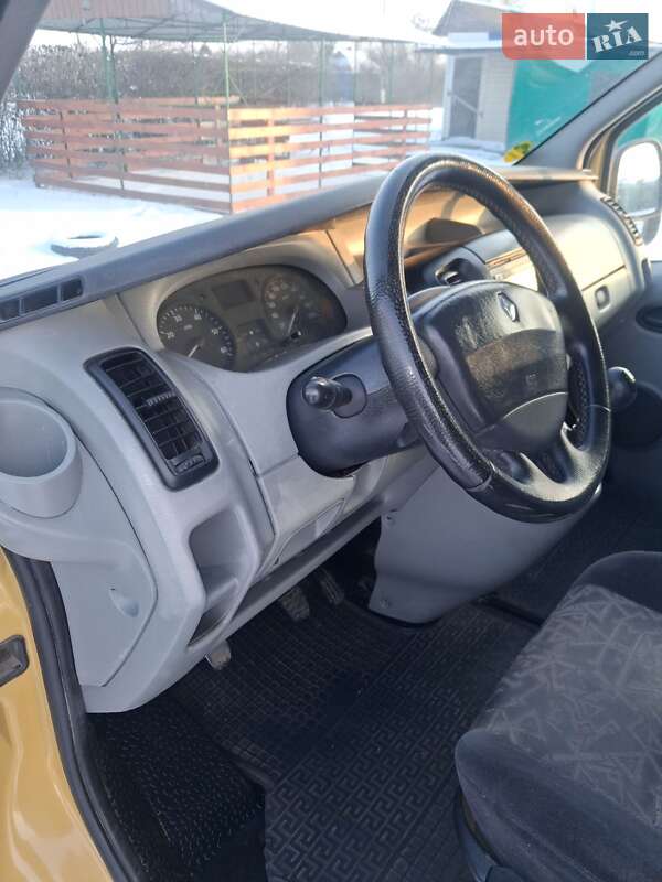 Минивэн Renault Trafic 2006 в Валках