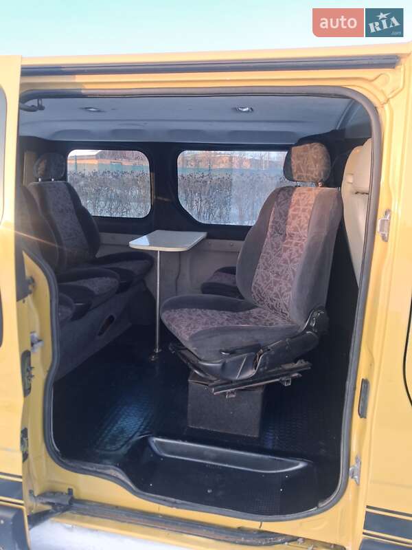 Минивэн Renault Trafic 2006 в Валках