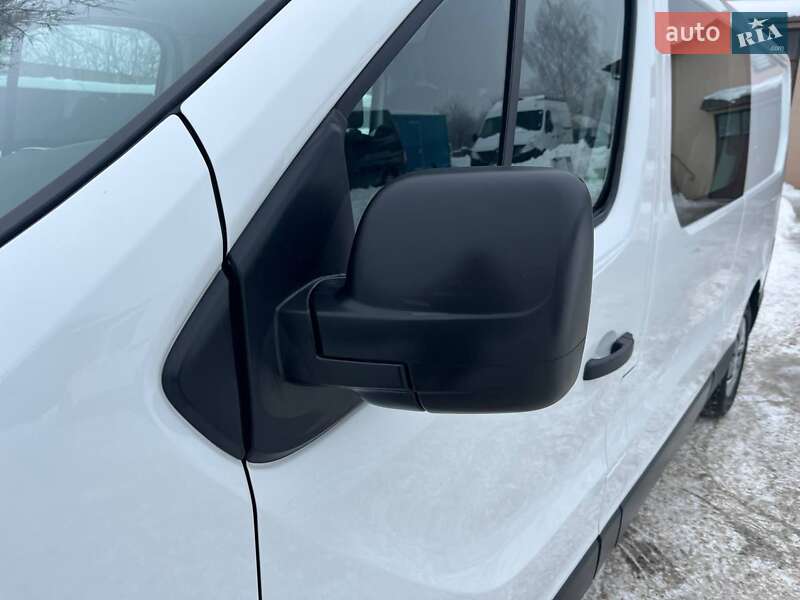 Грузопассажирский фургон Renault Trafic 2021 в Дубно