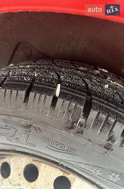 Вантажний фургон Renault Trafic 2004 в Волочиську