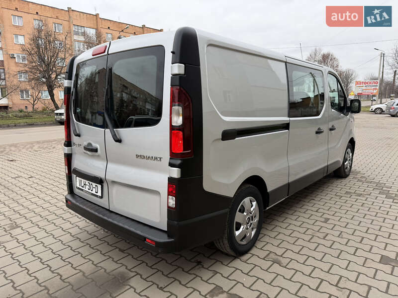 Грузопассажирский фургон Renault Trafic 2017 в Дубно