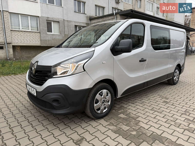 Грузопассажирский фургон Renault Trafic 2017 в Дубно