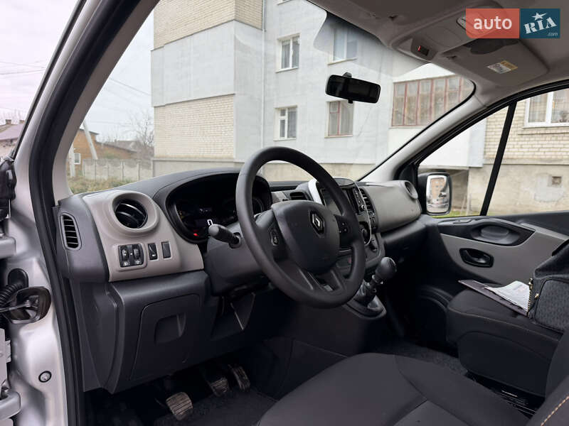 Грузопассажирский фургон Renault Trafic 2017 в Дубно