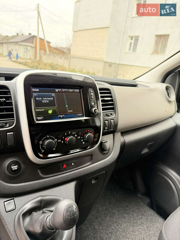Грузопассажирский фургон Renault Trafic 2017 в Дубно