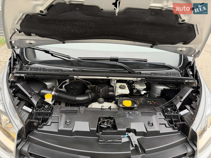Грузопассажирский фургон Renault Trafic 2017 в Дубно
