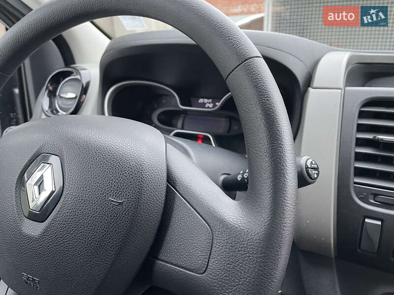 Вантажопасажирський фургон Renault Trafic 2018 в Києві
