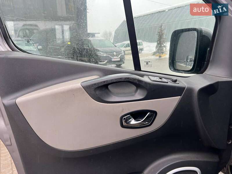 Мінівен Renault Trafic 2015 в Львові