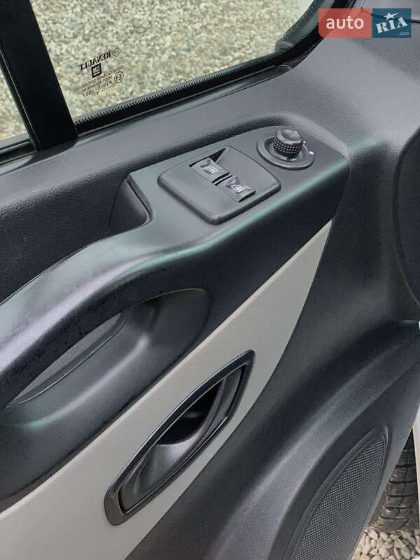 Мінівен Renault Trafic 2015 в Володимирі