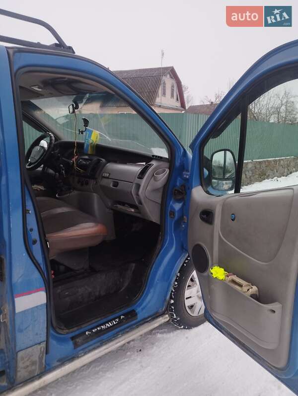 Мінівен Renault Trafic 2004 в Звягелі