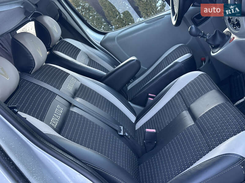 Минивэн Renault Trafic 2007 в Делятине