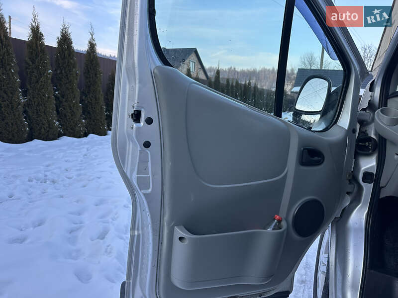 Минивэн Renault Trafic 2007 в Делятине