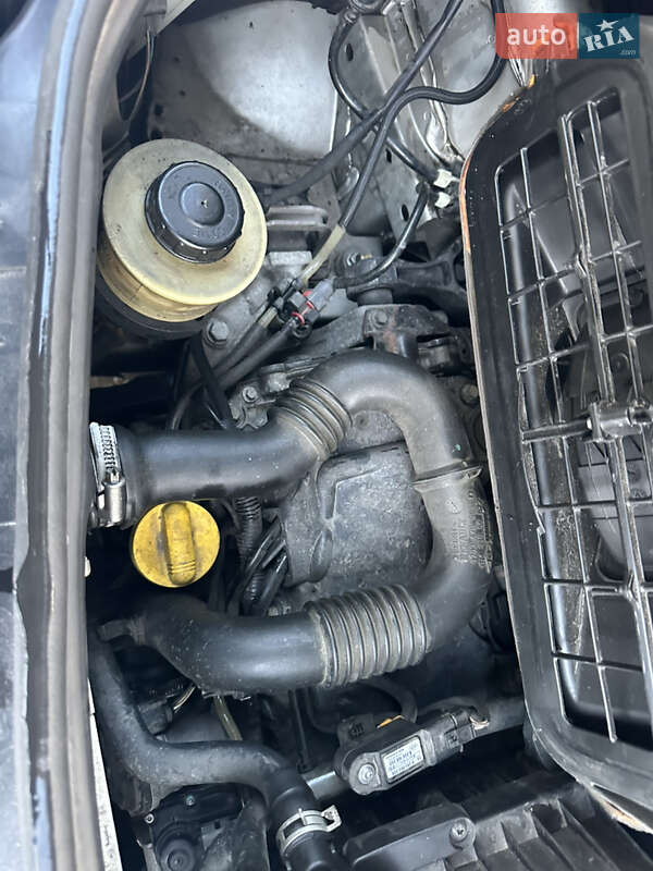 Минивэн Renault Trafic 2007 в Делятине