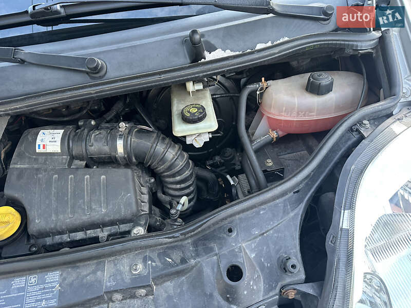 Минивэн Renault Trafic 2007 в Делятине