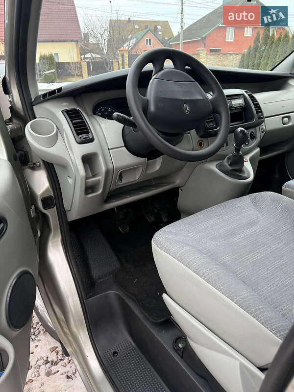 Вантажопасажирський фургон Renault Trafic 2008 в Луцьку