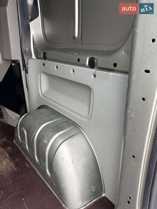 Вантажопасажирський фургон Renault Trafic 2008 в Луцьку