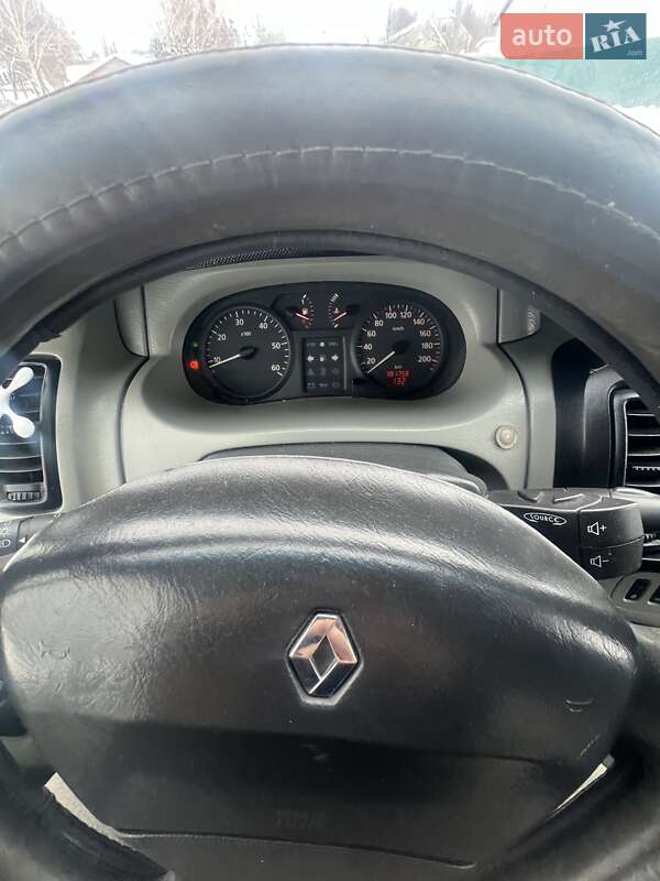 Минивэн Renault Trafic 2004 в Почаеве фото 15 Минивэн Renault Trafic 2004 в Почаеве
