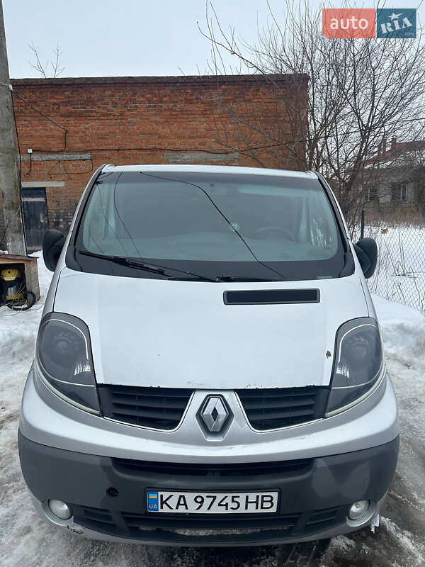 Минивэн Renault Trafic 2014 в Ромнах