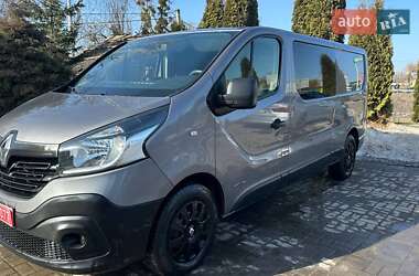 Вантажопасажирський фургон Renault Trafic 2015 в Дубні