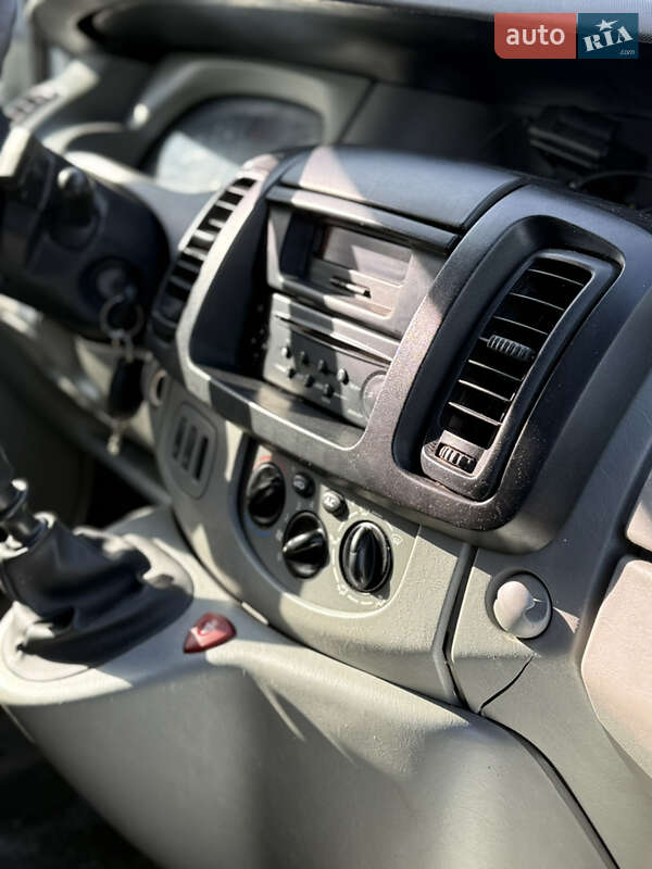Вантажний фургон Renault Trafic 2006 в Києві
