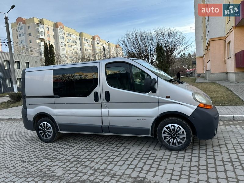 Грузопассажирский фургон Renault Trafic 2003 в Каменец-Подольском