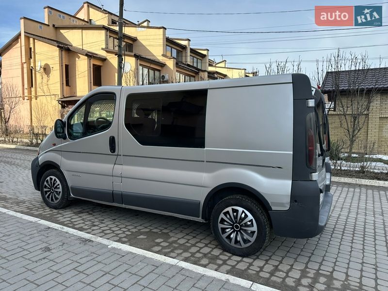 Грузопассажирский фургон Renault Trafic 2003 в Каменец-Подольском