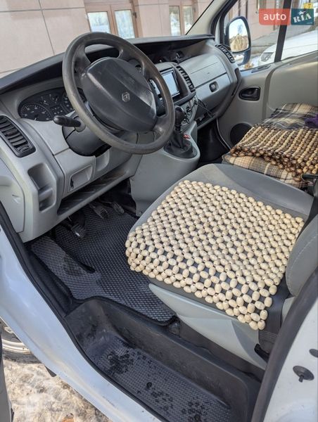 Грузопассажирский фургон Renault Trafic 2003 в Львове