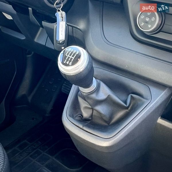 Грузовой фургон Renault Trafic 2022 в Киеве