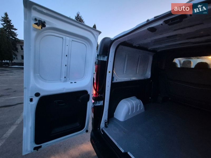 Грузопассажирский фургон Renault Trafic 2021 в Ровно