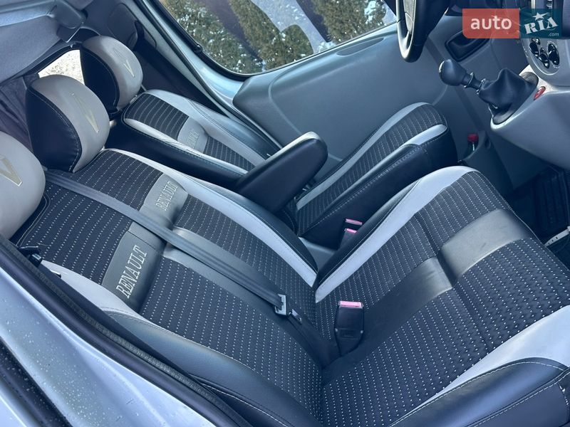 Минивэн Renault Trafic 2007 в Делятине