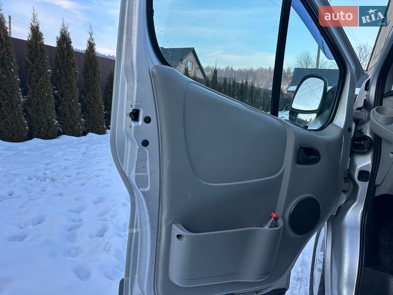 Минивэн Renault Trafic 2007 в Делятине