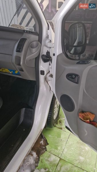 Минивэн Renault Trafic 2006 в Мерефа